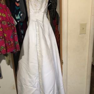 Oleg Cassini Dresses - Oleg Cassini wedding dress Oleg Cassini Dresses - Oleg Cassini wedding dress
